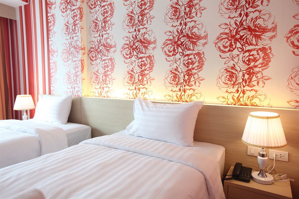 Ocean And Ole Patong Hotel Extérieur photo