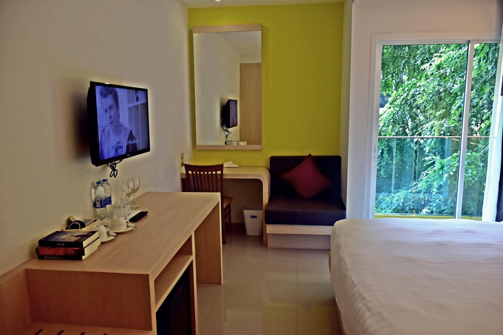 Ocean And Ole Patong Hotel Extérieur photo