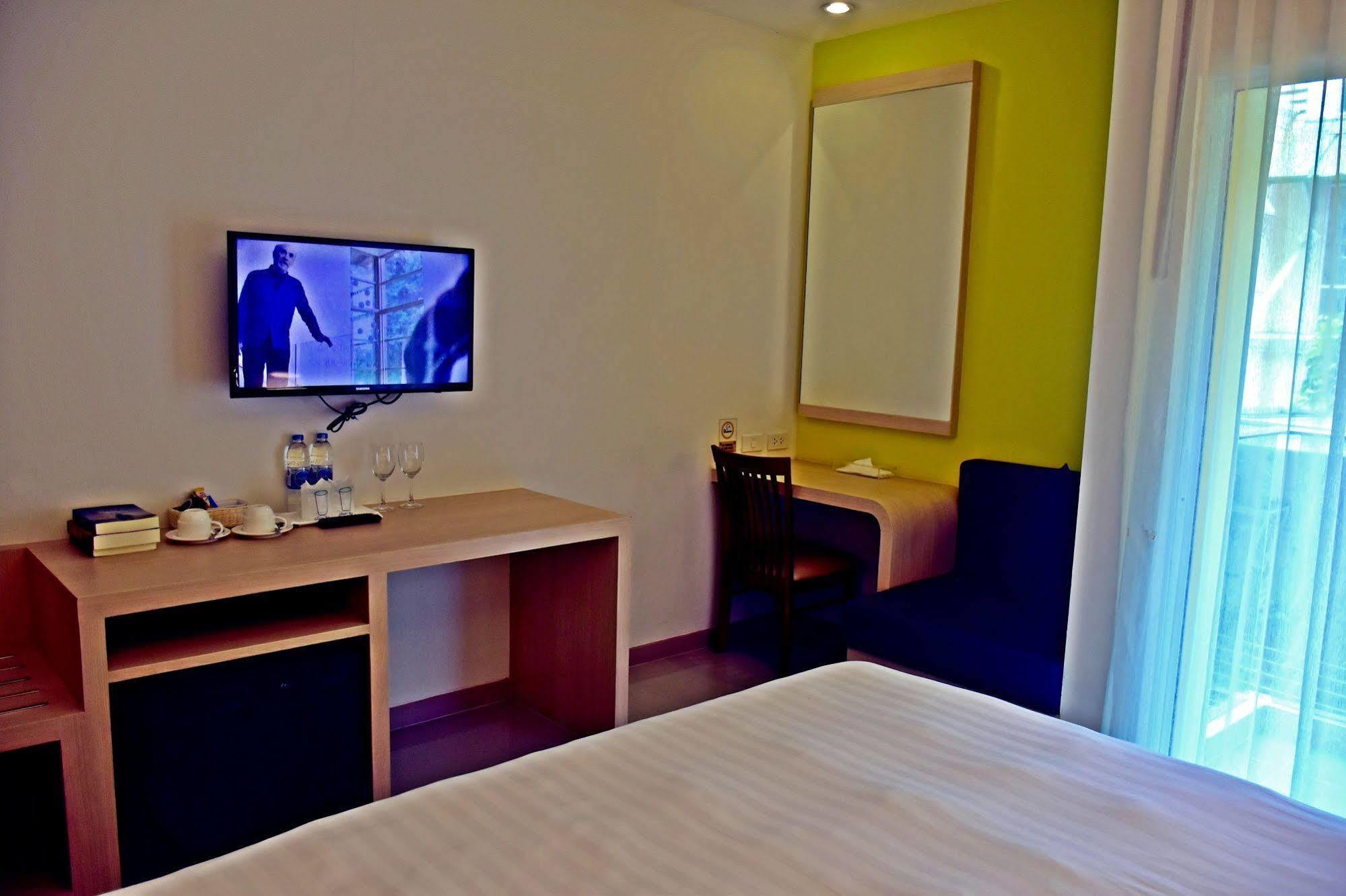 Ocean And Ole Patong Hotel Extérieur photo