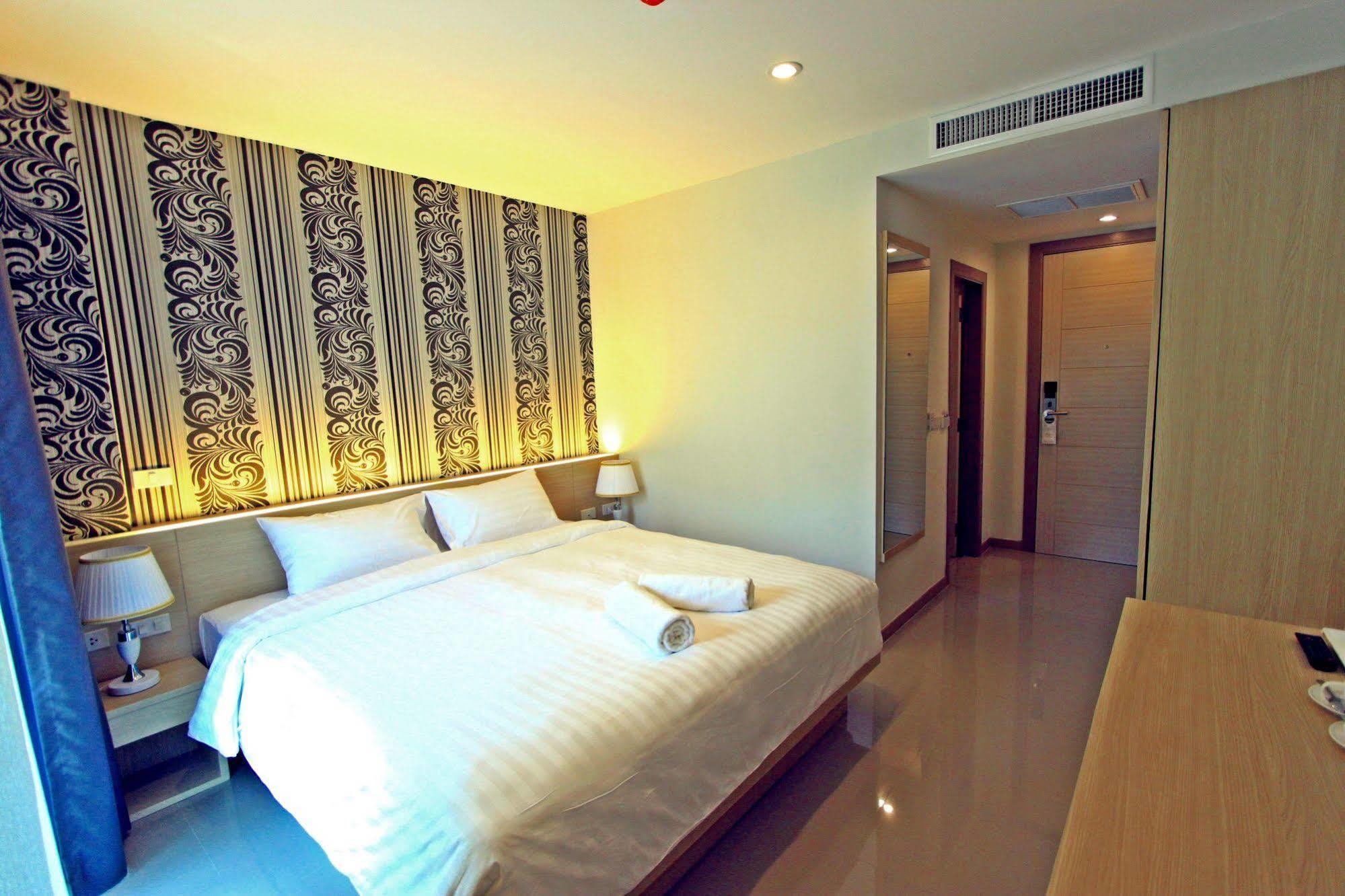 Ocean And Ole Patong Hotel Extérieur photo