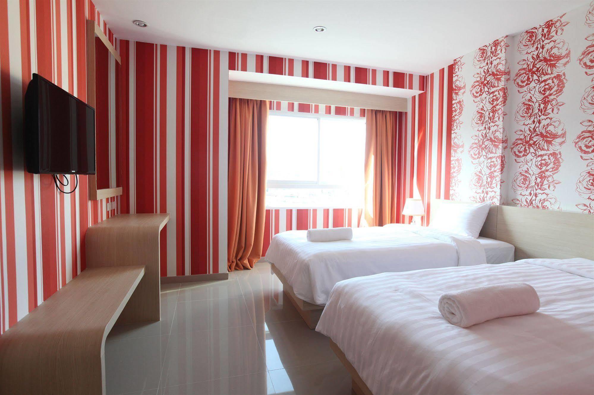 Ocean And Ole Patong Hotel Extérieur photo