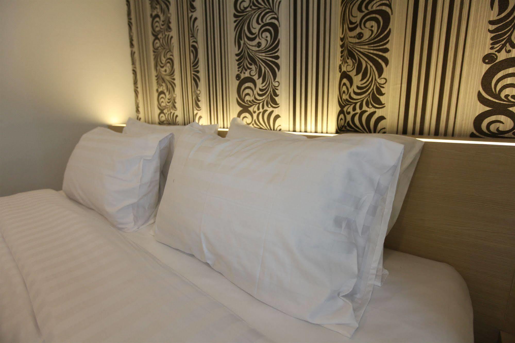 Ocean And Ole Patong Hotel Extérieur photo