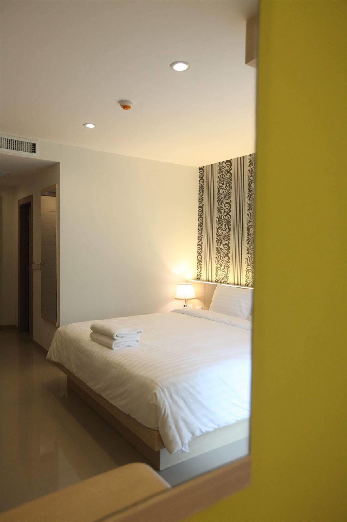 Ocean And Ole Patong Hotel Extérieur photo